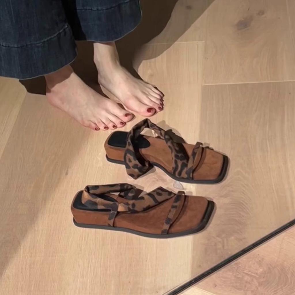 Spot second hair~ thick-soled square head with cool slippers, female retro temperament with skirt, sandals, two slippers