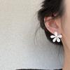 Spring and Summer Daisy Flower Earrings Niche Fresh Temperament Beautiful Fairy Stud Earrings Women