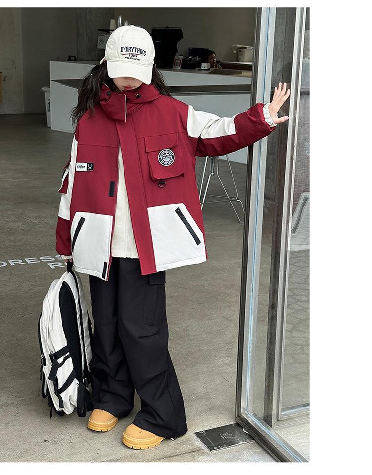 Girls' 2025 Three-in-One Windbreaker: Waterproof, Windproof, and Thickened for Autumn and Winter. Loose-fitting, Trendy Outdoor Coat.