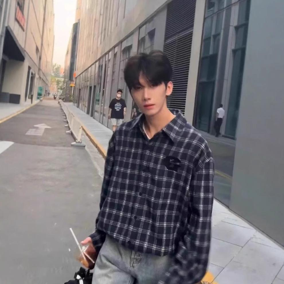 

Men s Japanese Plaid Long-Sleeve Shirt - Trendy, Versatile, Casual, Loose-Fit, Hong Kong Style XXL темно-синього кольору