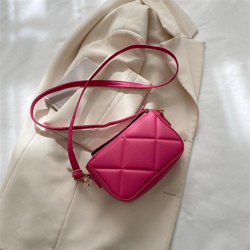 

Stylish Vintage Quilted Crossbody Bag For Women With Trendy Chain Detail And Soft Pu Material