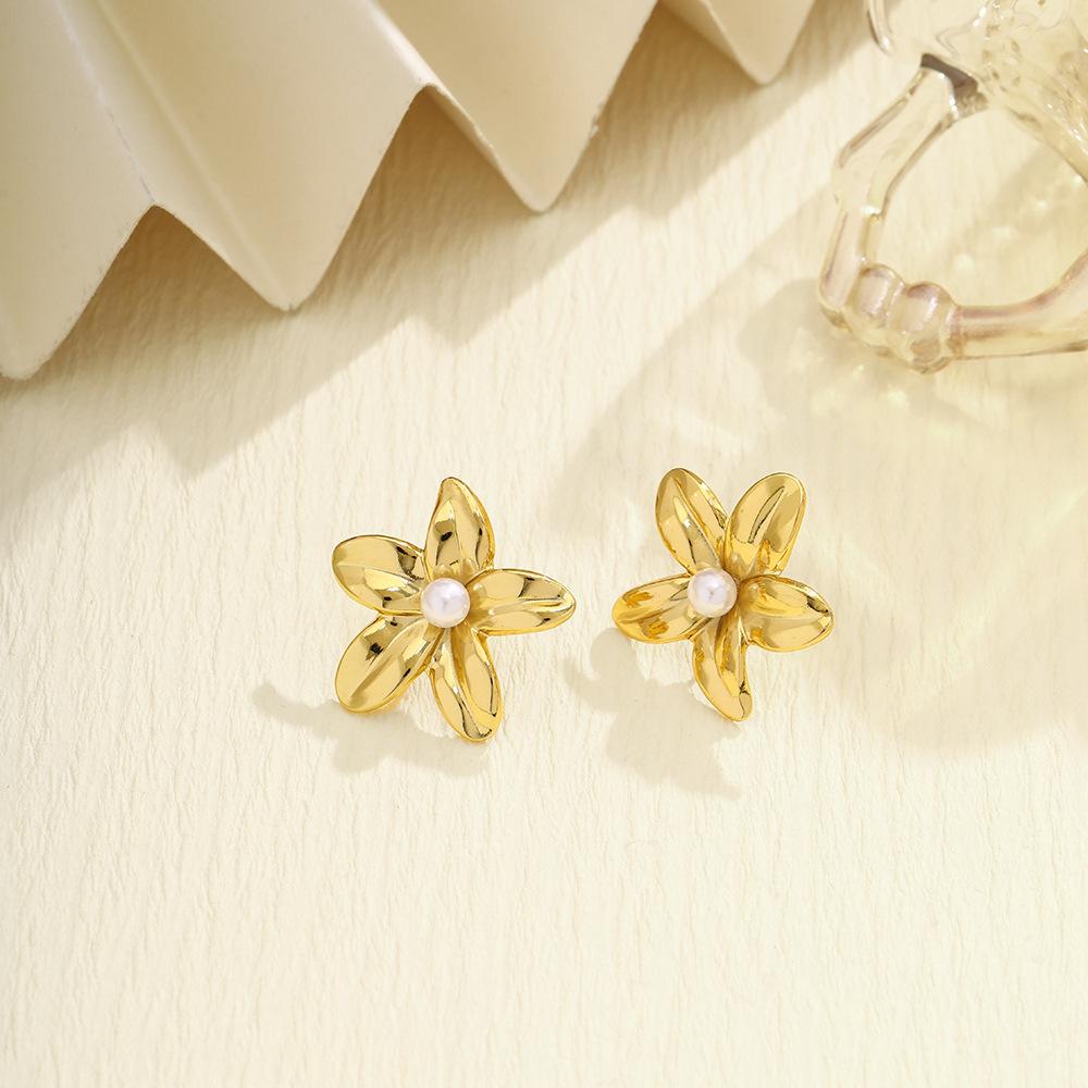 Retro Texture Pearl Earrings Exaggerated Stainless Steel Metal Wind Flower Stud Earrings Temperament Niche Design Earrings