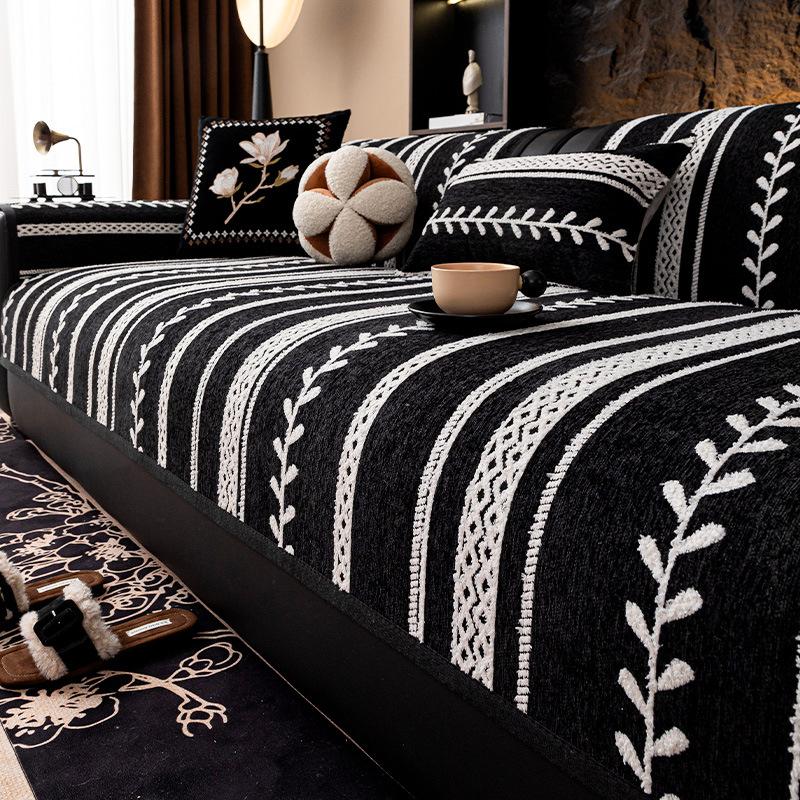 

Sofa cushion, universal in all seasons, non-slip seat cushion, light French high-end autumn and winter leather sofa cover, straight row cover 70*70cm