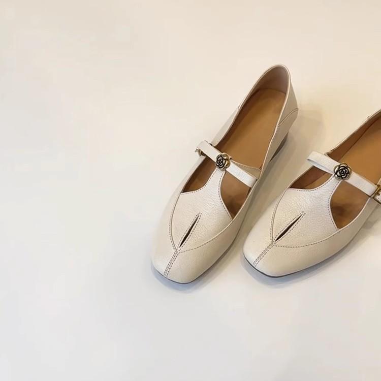 Sheepskin version~ French retro hollow one-word buckle camellia single shoes women's versatile leather thick heel Mary Jane shoes