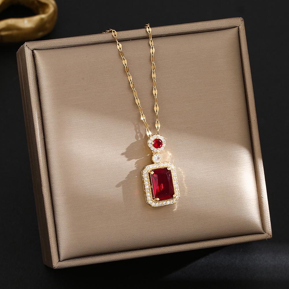 Elegante Pingente de Cabacinha com Fecho de Paz de Jade - Corrente para Clavícula em Aço Titânio no Estilo Chinês Retro