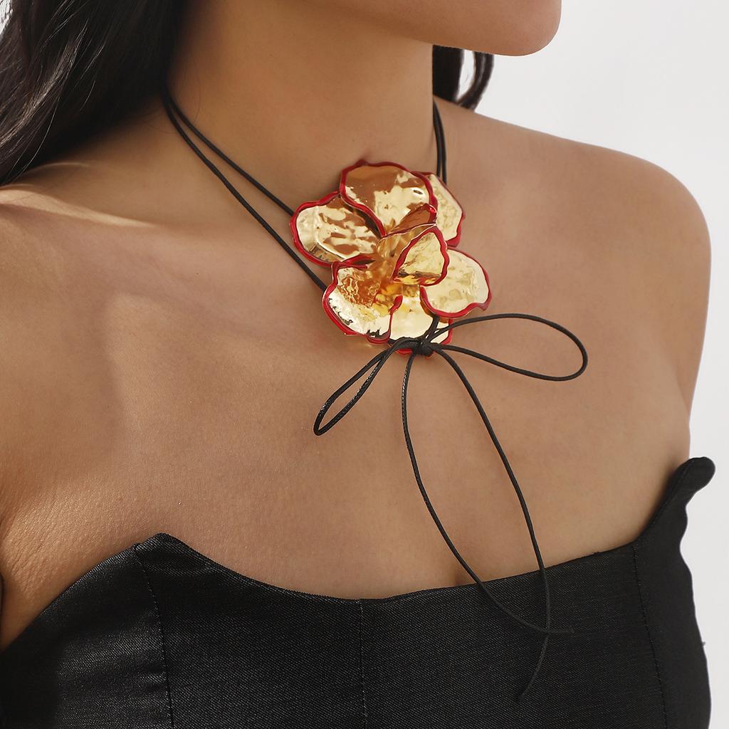 Tooxika Exaggerated Oil Drip Black Edge Three-dimensional Ruffled Flower Pendant Necklace Vintage Stacking Necklace