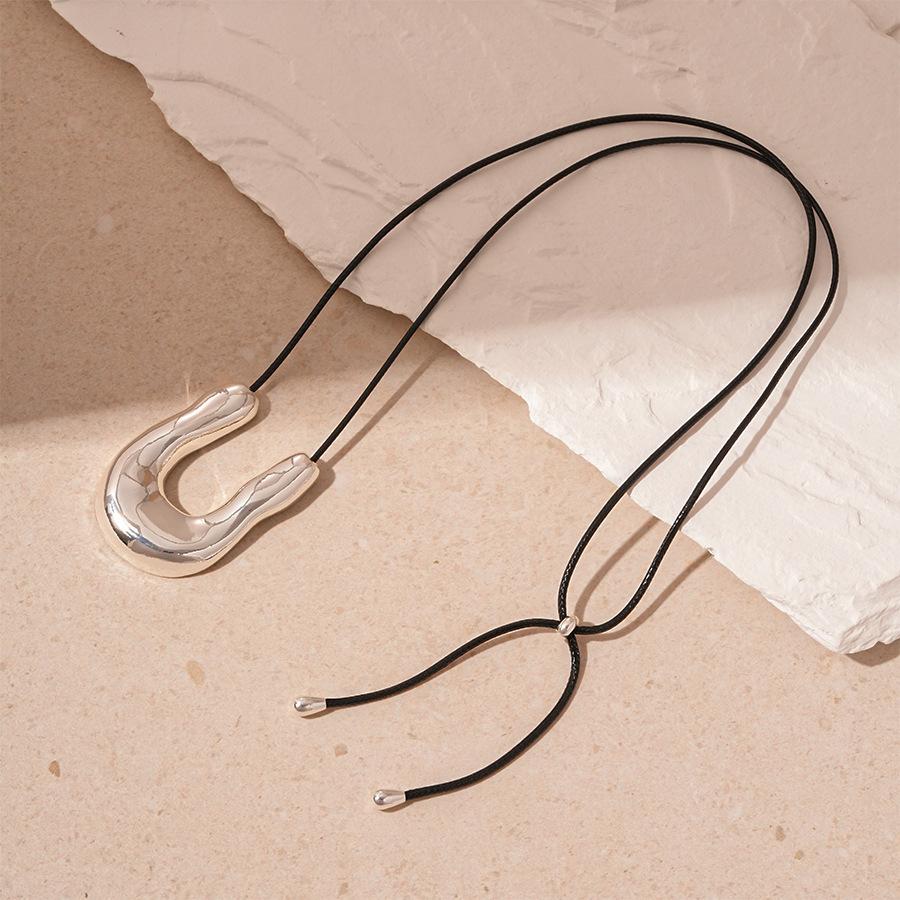 Exaggerated U-shaped geometric pull-up sweater chain niche long necklace