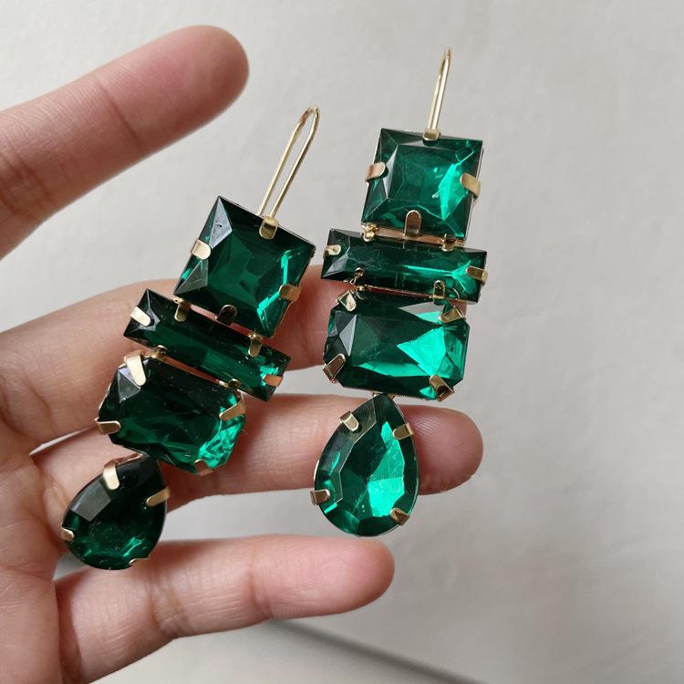

Fashionable women s earrings червоний