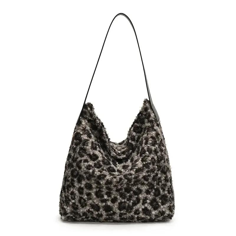 Leopard print plush bag for women  large capacity  autumn and winter  new item  furry  university student  class bag  commuting