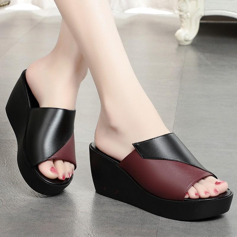 Plattform-Slipper aus weichem Leder Sandalen Damen Sommer Neu Hohe Absätze Fischmaul Muffin Außenbekleidung Schuhe