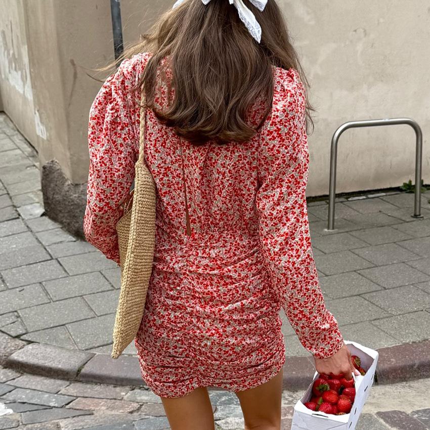 Spring/summer new French vintage floral deep V pleated long-sleeve dress with a stylish design and temperament