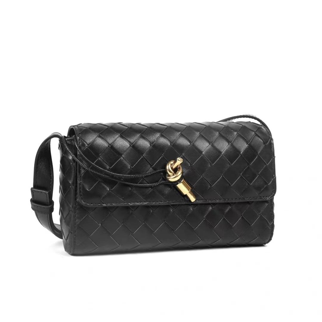 

Новая плетеная маленькая квадратная сумка со вставным замком, кожаная сумка из овчины, женская сумка через плечо, модная и универсальная сумка через подмышку 21.5x4.5x13cm чёрный