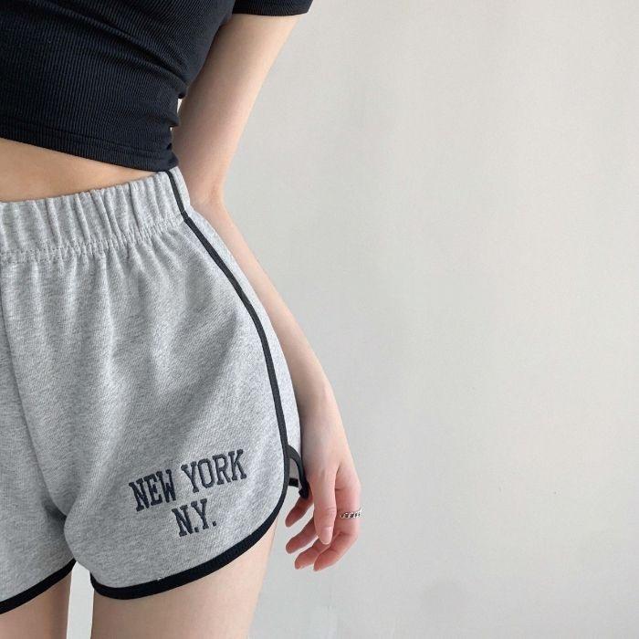 

Plus Size Loose-Fit Embroidered Elastic Waist Shorts for Spring & Summer M (recommended 45-50 kg)