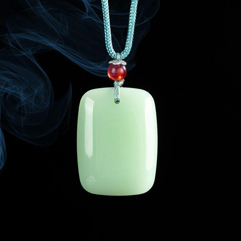 Collier Pendentif Boucle de Sécurité en Jade de Verre Paisible Cadeau pour Hommes et Femmes