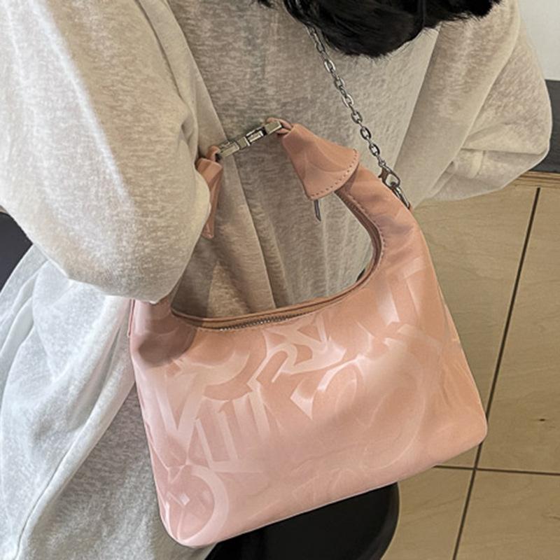 This Summer Off-the-shoulder Bag Is A Trendy and Stylish Underarm Bag with A Velvet Chain and A Single Shoulder Bag