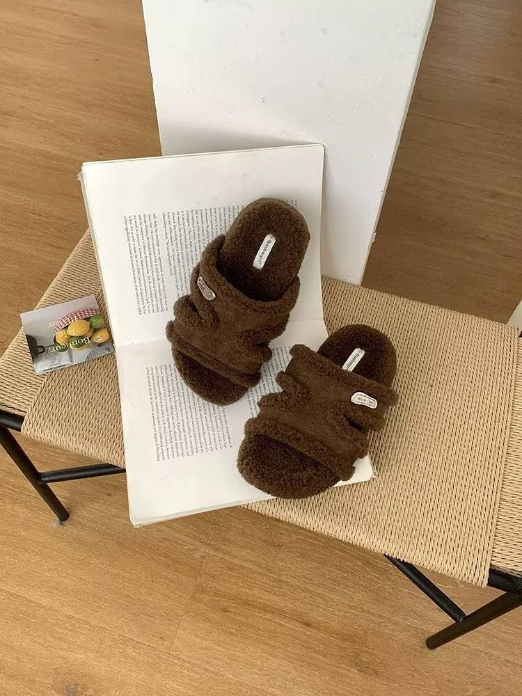 

Soft bottom fluffy slippers women s wear flat bottom velvet Internet celebrity non-slip 2025 new Korean version versatile retro cotton drag tide 40 коричневый
