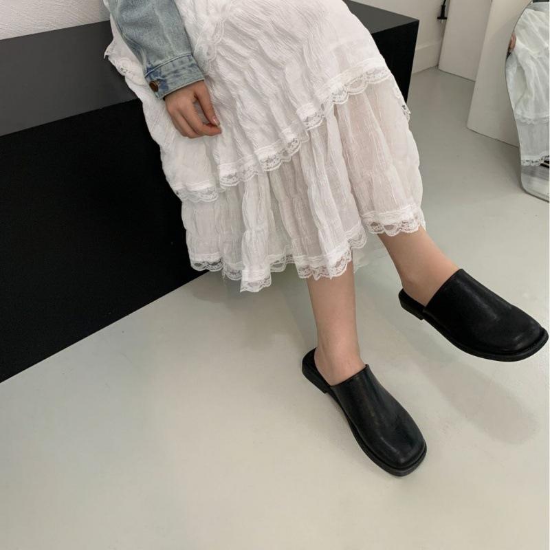 In the spring and autumn of 2025, the new retro British style flat-bottomed bag head and half slippers women's shoe version wear Muller shoes
