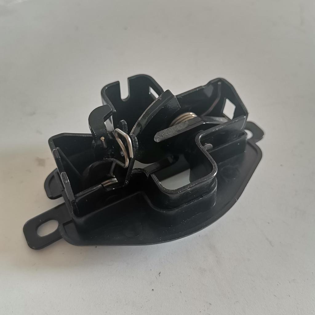 Mercedes W221 Nedre Huvudlås 2218800060