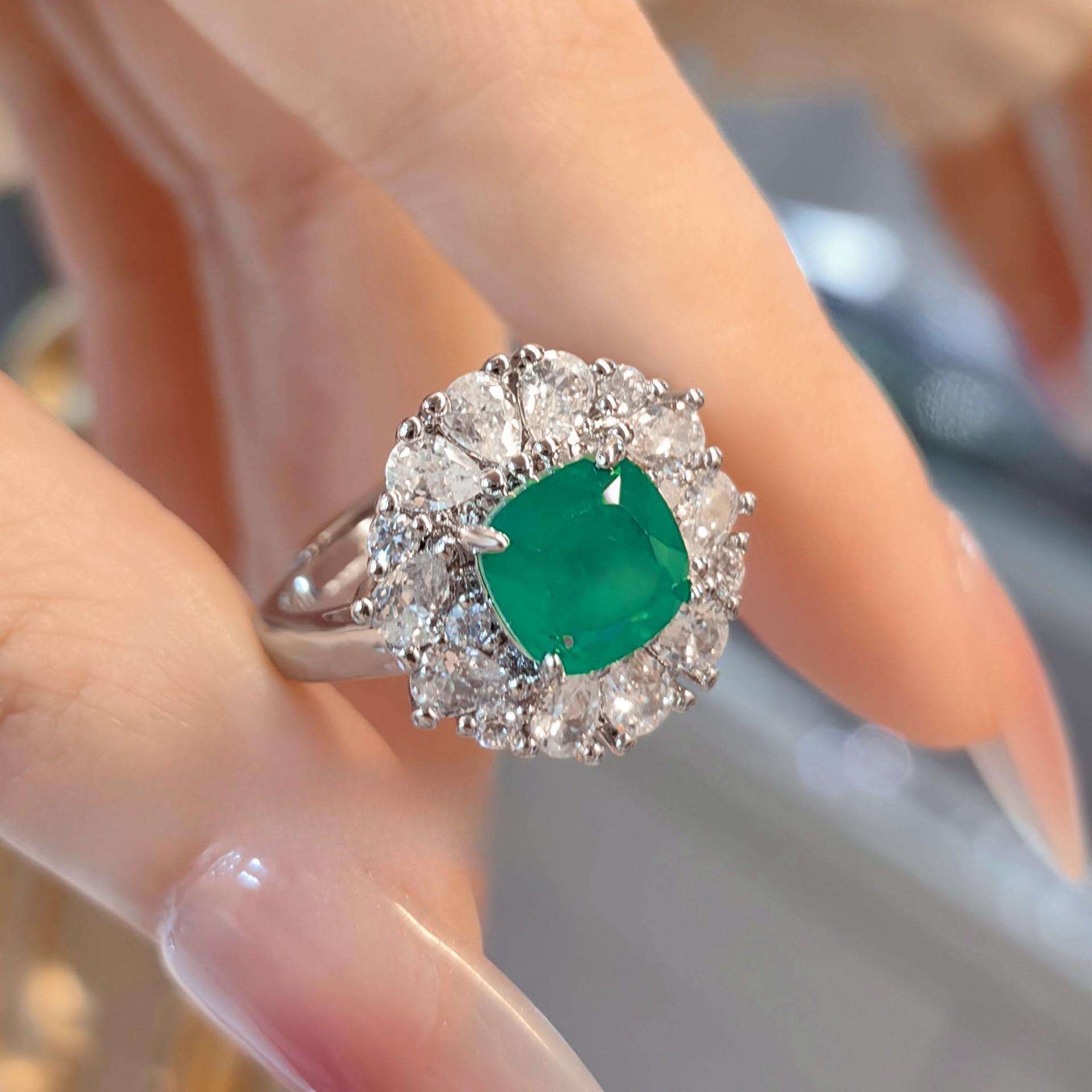 

Ниша High-End Классический дизайн Моделирование с хлопковым изумрудным кольцом Ретро Цветное сокровище Темперамент Роскошные женщины Adjustable Opening