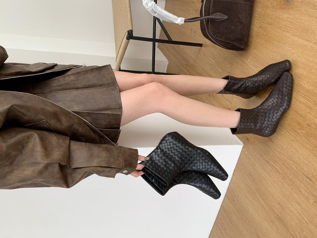 2025 autumn and winter new European and American woven loose sleeve low heel straight mid-tube boots fashionable square head short boots women