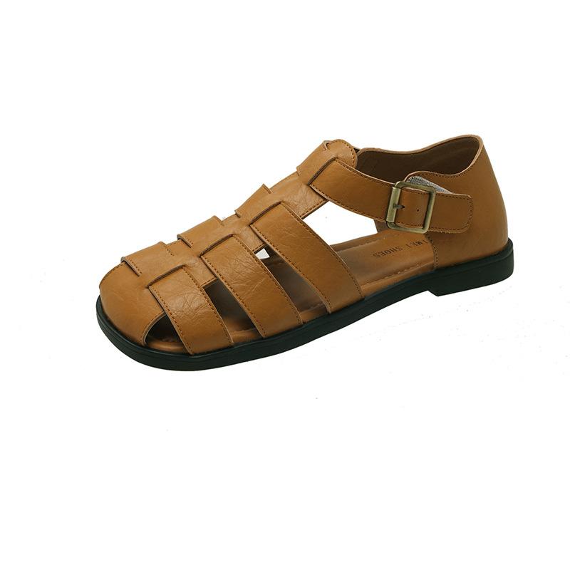 Sommer neue Ein-Wort-Sandalen Metallschnalle Taschenkopf Gummi flacher Boden niedriger Absatz Römersandalen Damen