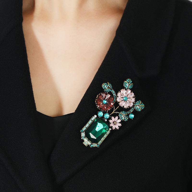 Provence Garden Brooch Vintage Green Mori High-end Plant Brooch Temperament Personalized Jacket Pin
