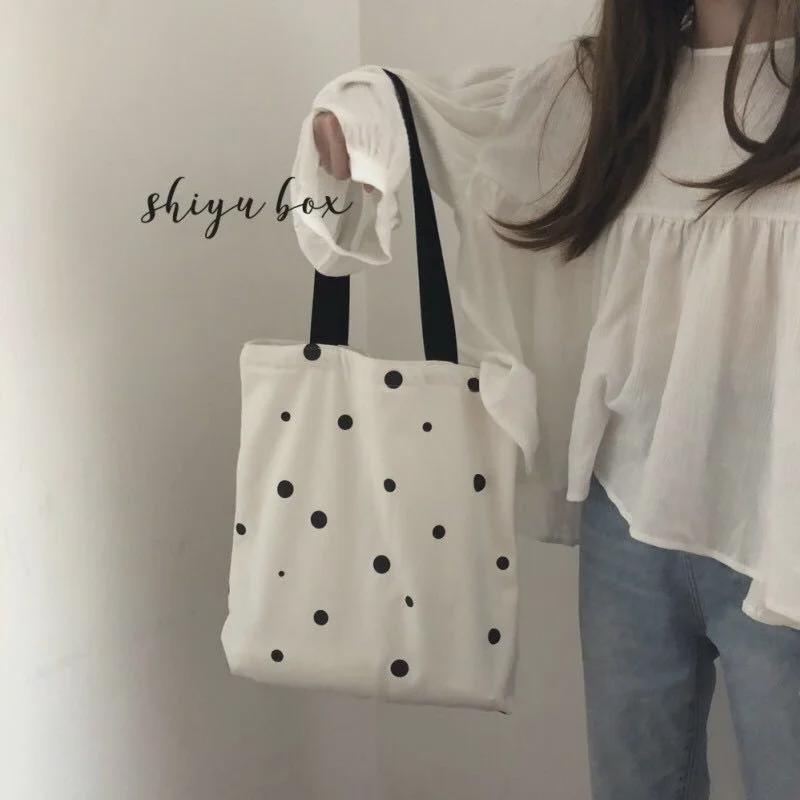 Black & White HyunA Floral Canvas Schoolbag: Single-Shoulder, Large Capacity for Students