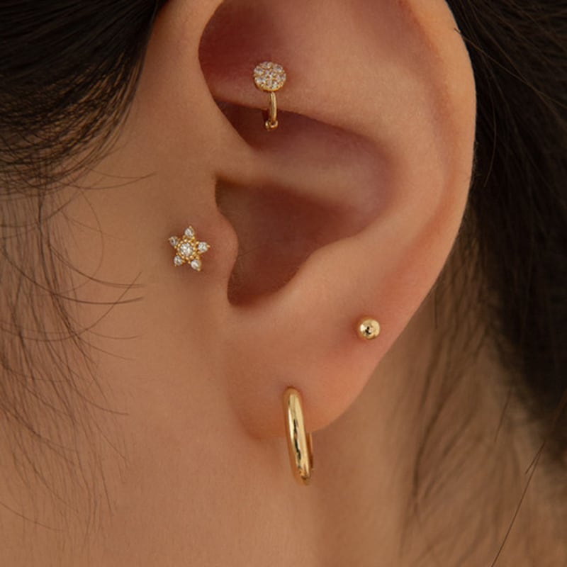 LUNNE 14k Flower Cubic Labret Tragus Piercing (14K Gold) #W06