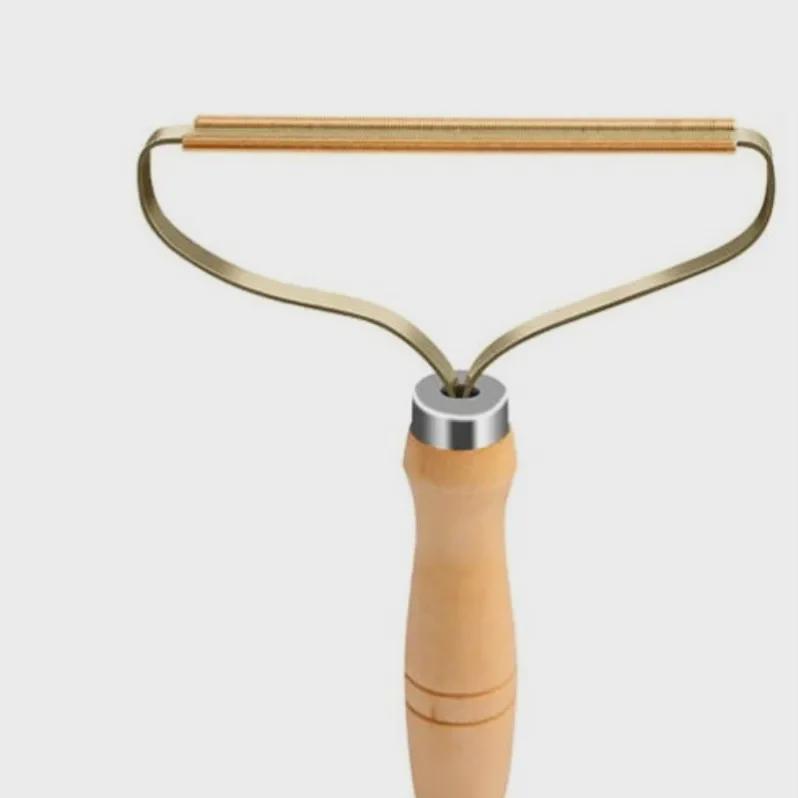 Manual Copper-Plated Clothes & Hair Remover with Wooden Handle