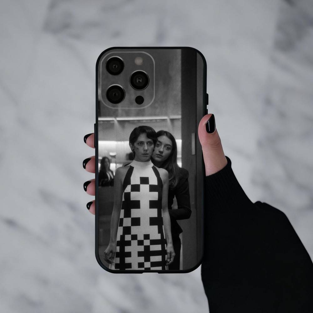 

Deux personnes echangeant de la salive Phone Case For iPhone 17pro,16,15,14,13,12,11 Plus,Pro Max,XS,Soft Silicone Black Cover iPhoneXSMAX