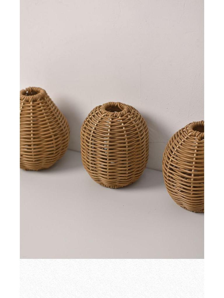 Handgefertigte Vase im Rattan-Stil: Elegantes und kreatives Ornament für Heim-Blumenarrangements