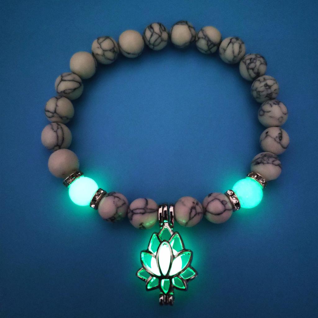 Náramek s tyrkysovými korálky Buddhy - Svítící náramek s energií lotosu a sanskrtským designem pro jógu a meditaci