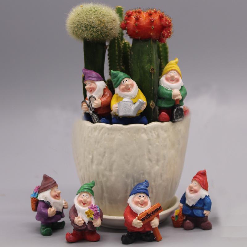 7 Pcs Miniature Christmas Dwarf Landscape Decoration Garden Dwarf Resin Figurine Craft