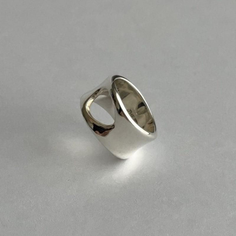 THE BORING bold window ring