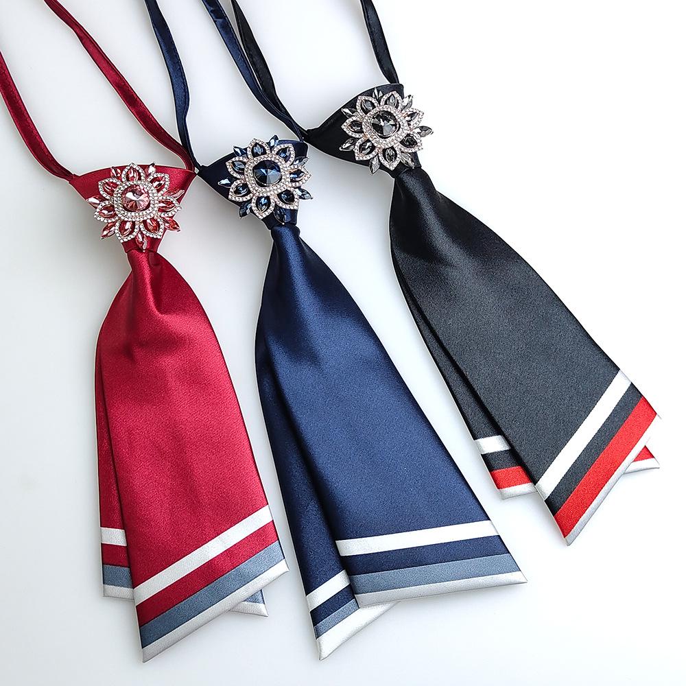 Broche en Cristal Élégante Européenne et Américaine Cravate Nœud Style Preppy pour Femmes