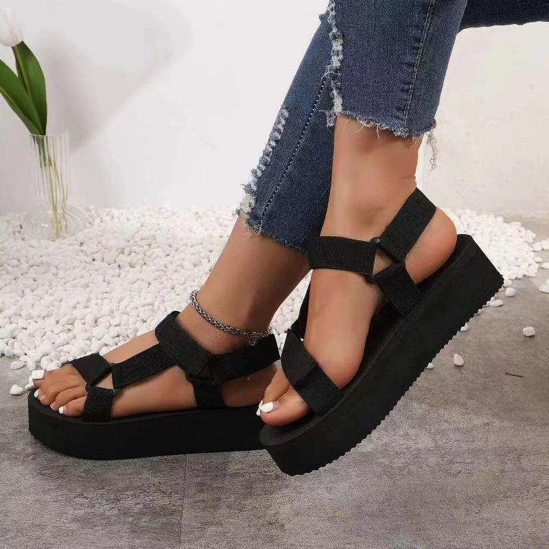 Spot Sommer Neu Dicke Sohle Farbkombination Klettverschluss Europäischer und Amerikanischer Berühmter Stil Strand Sandalen Damen