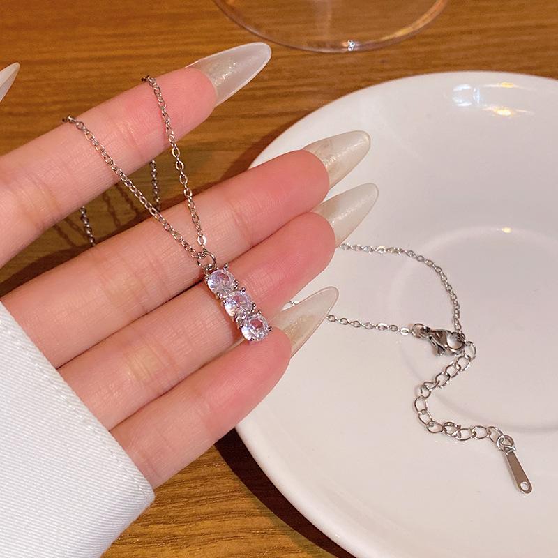 High-end Super Flash Zircon Titanium Steel Necklace Women's Versatile Niche Temperament Silver Collarbone Chain Internet Celebrity New Accessories