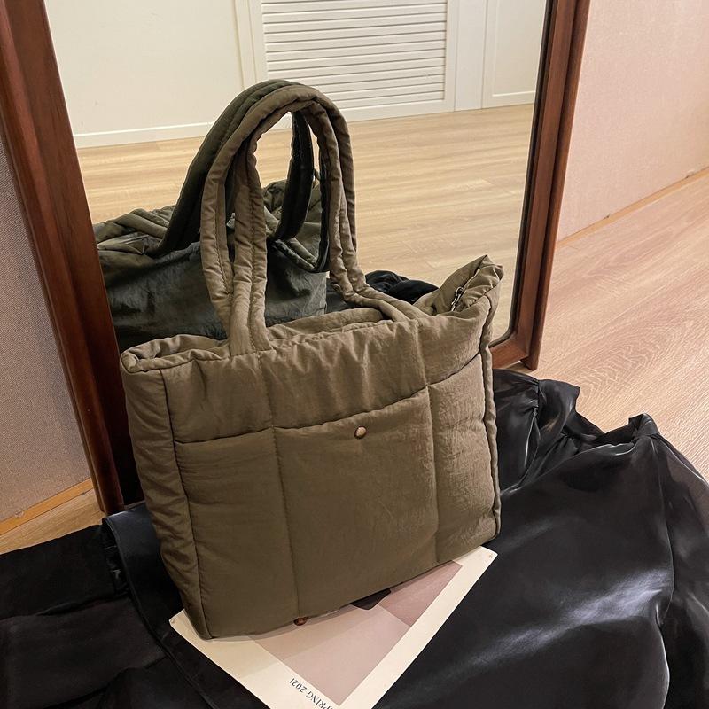 Autumn and Winter Large-capacity Nylon Down Bag Women's 2025 New Korean Niche Commuter Canvas Single Shoulder Fashion Tote Bag