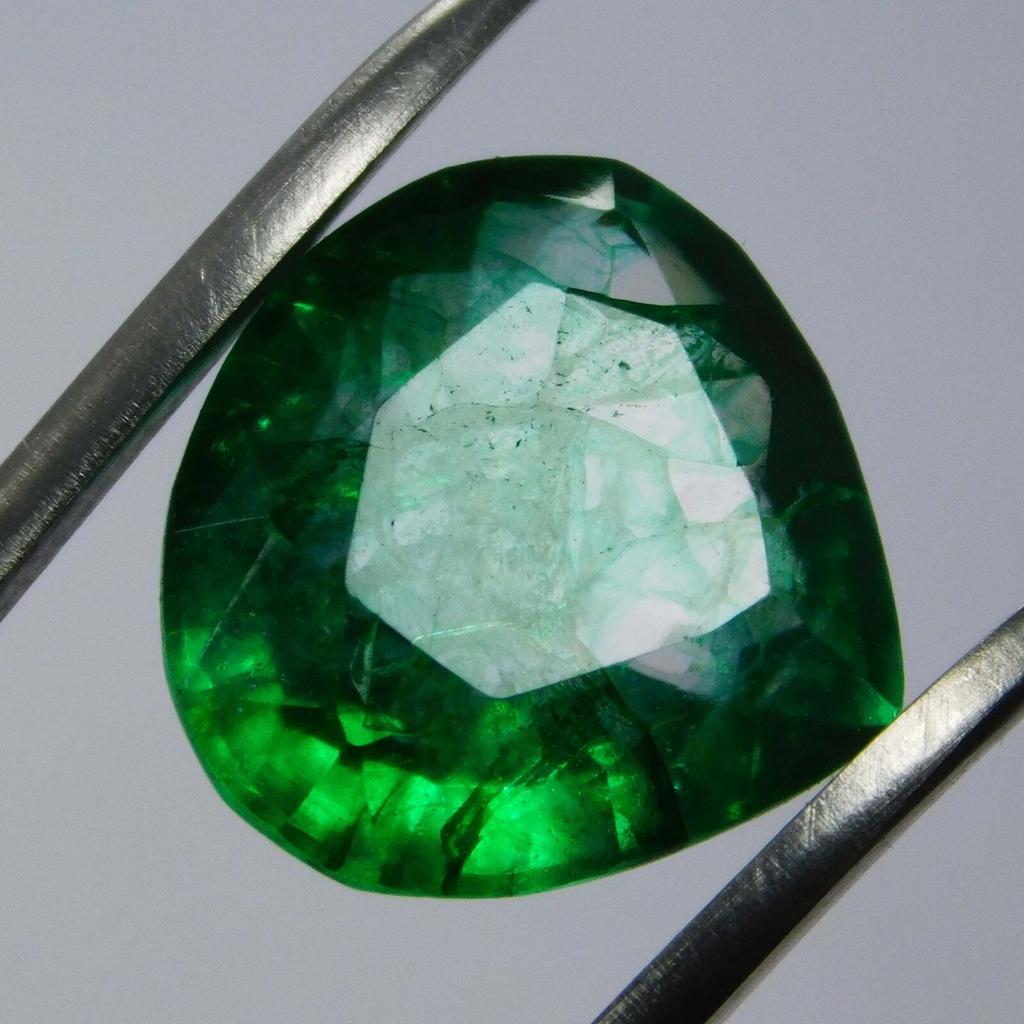Natural Green Emerald Loose Gemstone 6 ct Pear Shape for Jewelry Making and Gem Collections