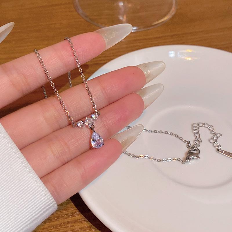 High-end Super Flash Zircon Titanium Steel Necklace Women's Versatile Niche Temperament Silver Collarbone Chain Internet Celebrity New Accessories