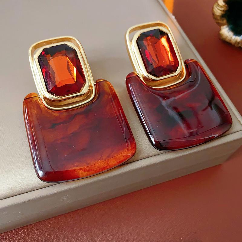 Gold-Plated U-Shaped Resin Ear Cuffs: Retro Y2K High-End Autumn & Winter Earrings
