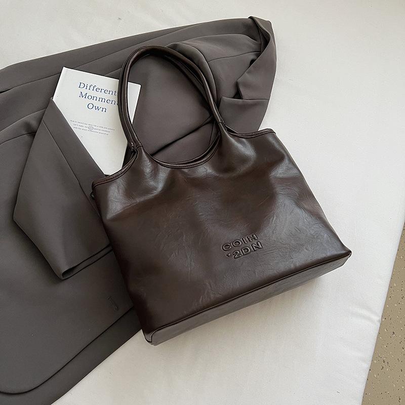 Retro bag women's large capacity 2025 new autumn fashionable simple shoulder bag casual fashion commuter tote bag