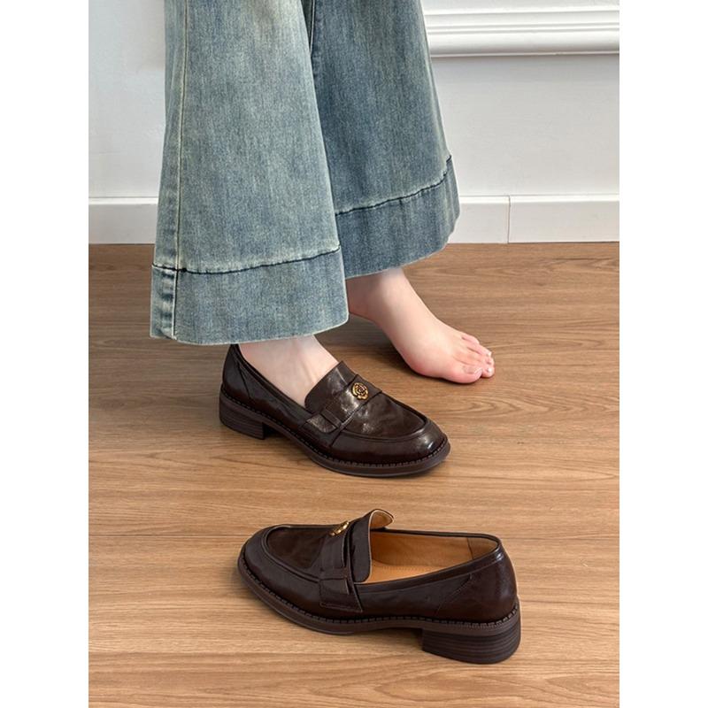 

Версия из коровьей кожи~ натуральная кожа новые туфли-лодочки на толстой подошве с камелией женские ретро маленькие кожаные туфли одинарные туфли 40