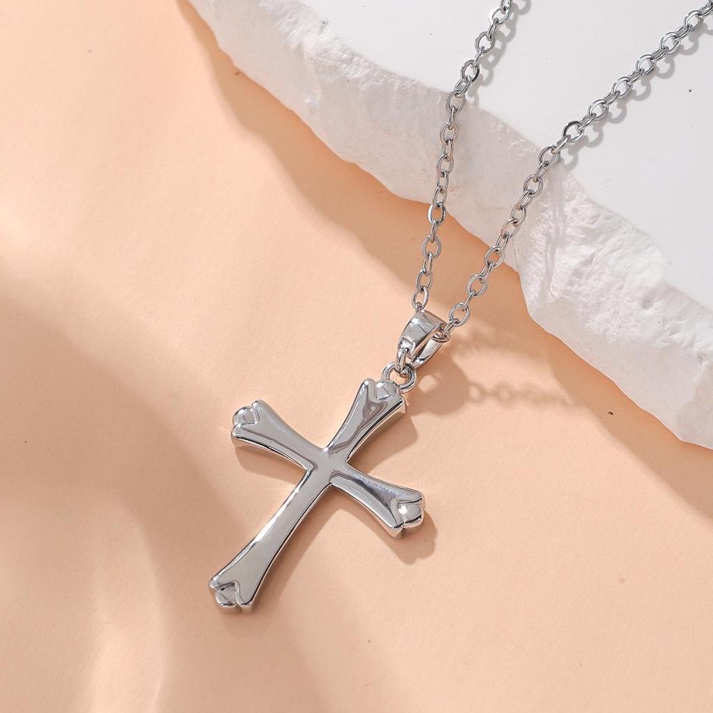 Simple Creative Women's Titanium Steel Clavicle Necklace with Micro-inlaid Design