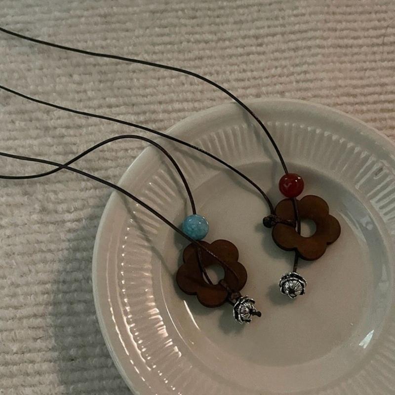 Cute Flower Necklace for Women Dainty Floral Neckchain Charm Exquisite Collarbone Chain Fashionable Accent Choker