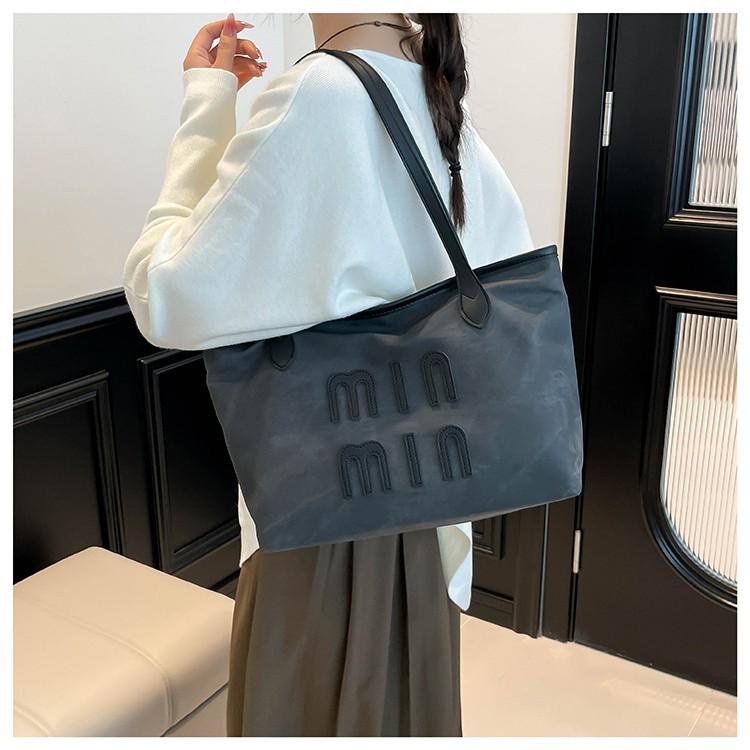Large Capacity Women's Tote Bag - 2025 New Autumn/Winter Collection: Versatile & Stylish Shoulder Bag