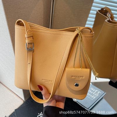 2025 New Women's Bag Texture Crossbody Bag Niche Design Super Hot Bucket Bag Fashion Popular Retro Small Bag