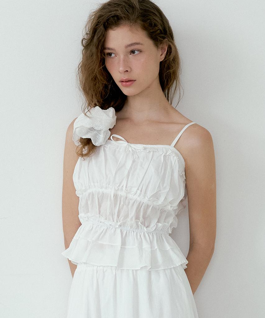 LUCIR ZU Romantic Frill Sleeveless Blouse (Ivory)