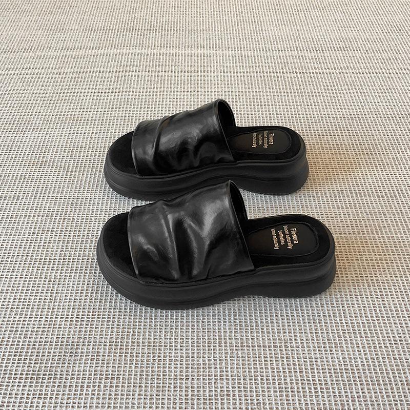 

Pleated feeling~ Lightweight slippers women s thick bottom increases height, summer new one-word casual outer wear is not tired, cool feet slippers w 40 чёрный