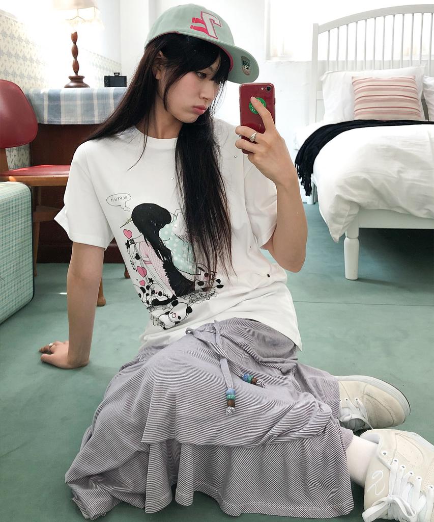 HUG YOUR SKIN X Lucy Loose Tee (White)